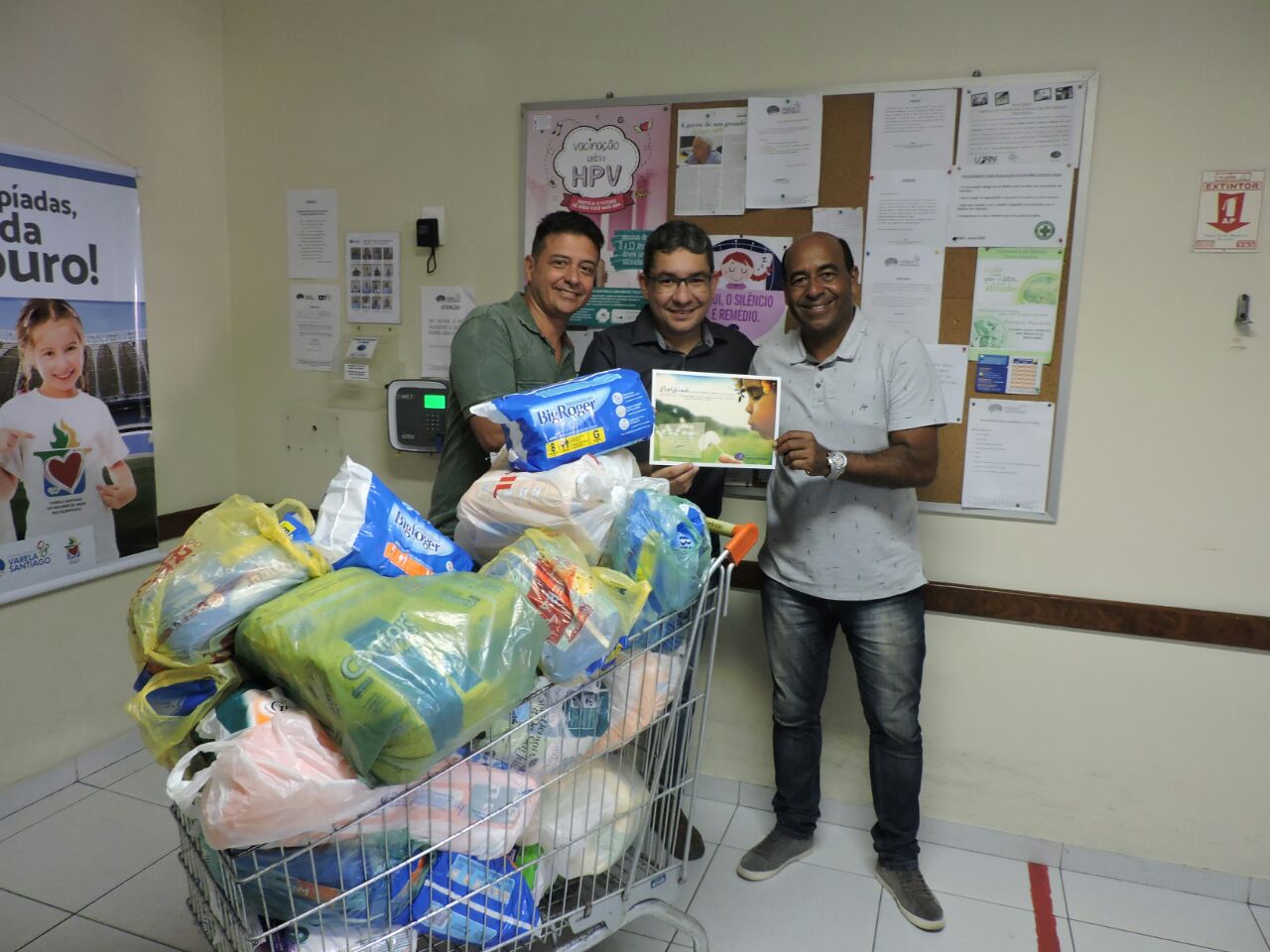 O ex jogador Carlos Moura realiza pelada beneficente em prol do Hospital Varela Santiago